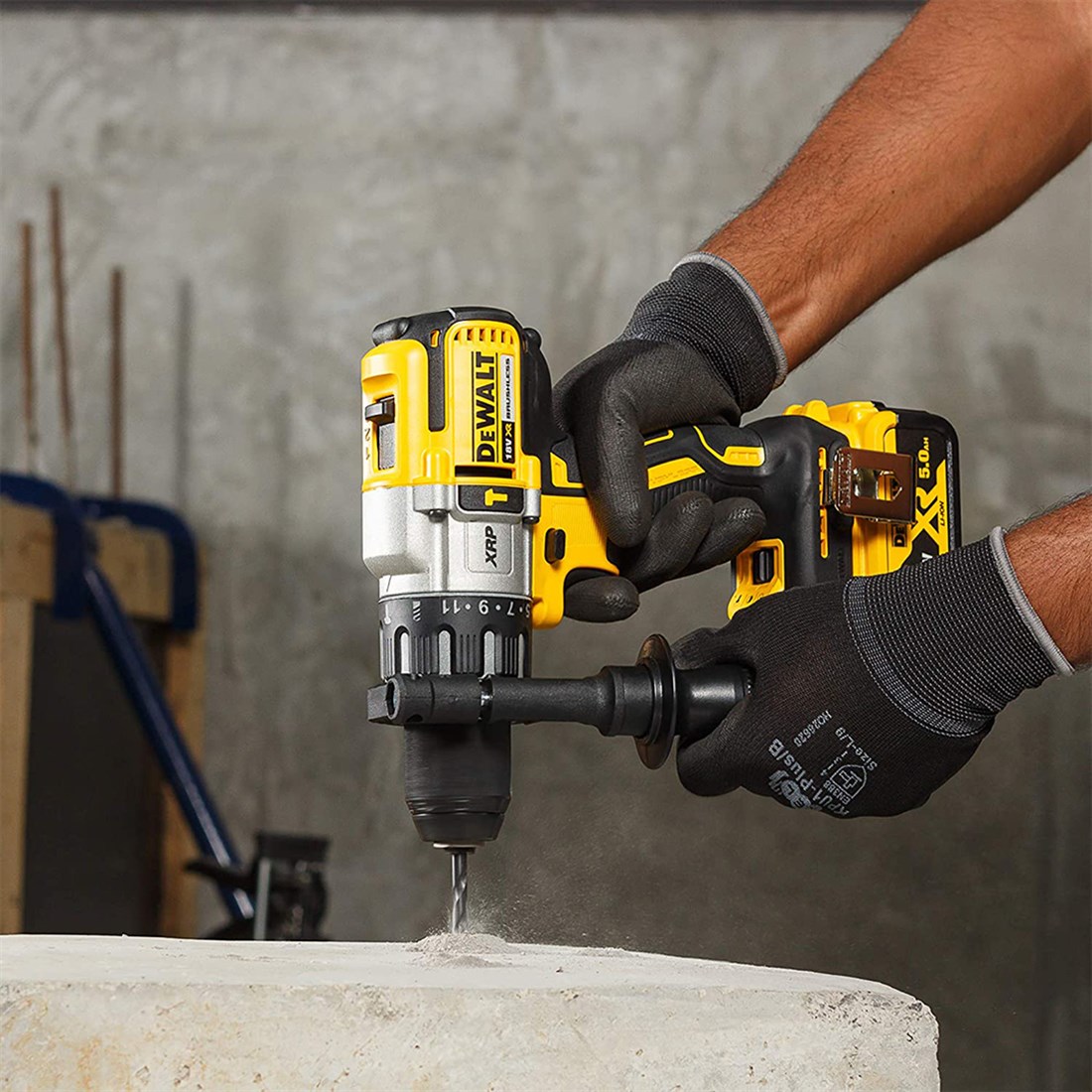  Dewalt DCD996P2-QW 18 V 5.0 Ah XR Çift Akülü Darbeli Matkap 