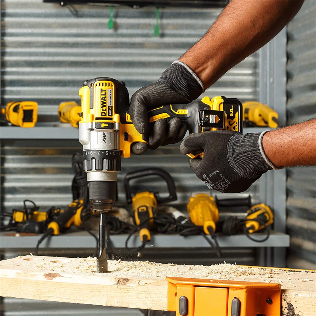  Dewalt DCD996P2-QW 18 V 5.0 Ah XR Çift Akülü Darbeli Matkap 