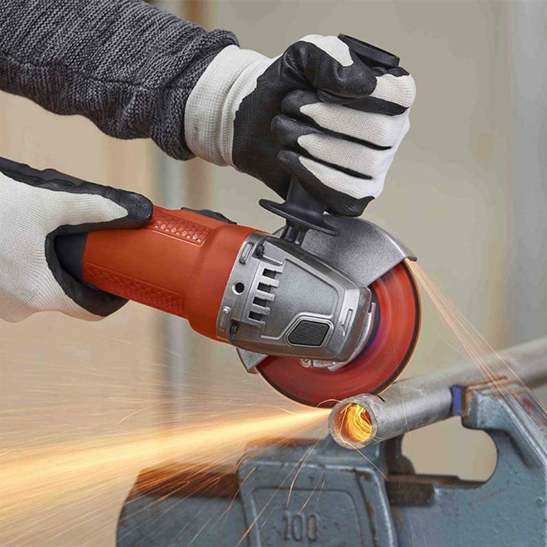  Black Decker 750w 115mm Avuç Taşlama Beg110 